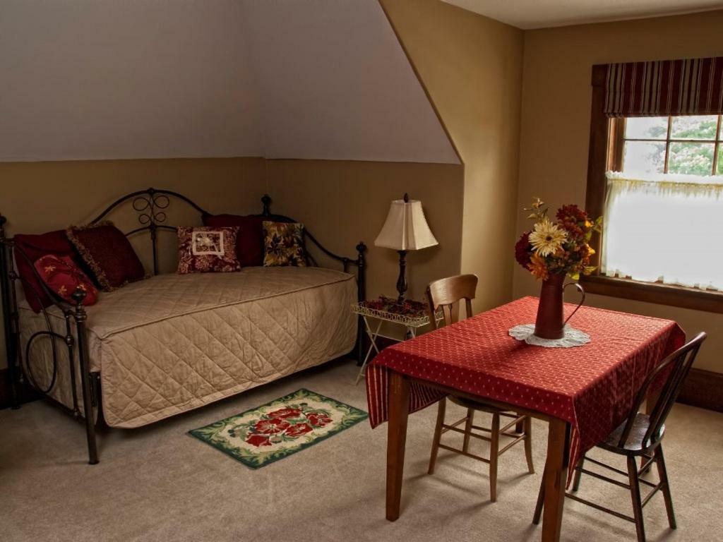 Hawthorn Bed And Breakfast อินดีเพนเดนซ์ ภายนอก รูปภาพ